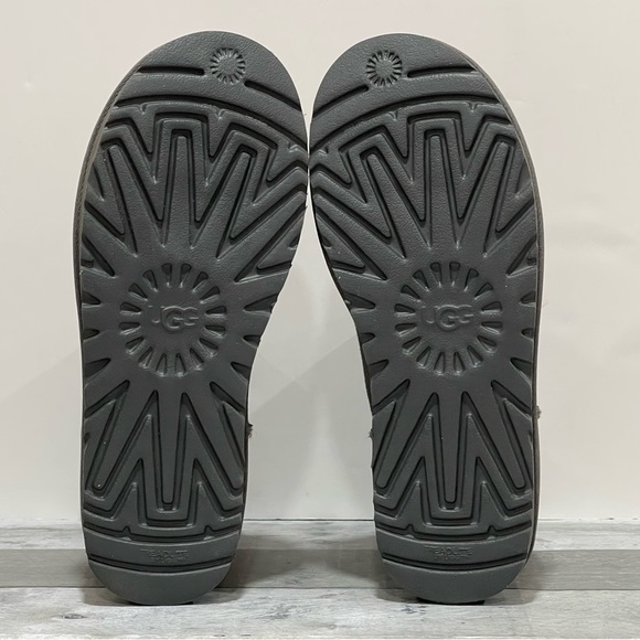 UGG Women’s Classic Short II Boots - Gray - Size - 8 US - Picture 10 of 10